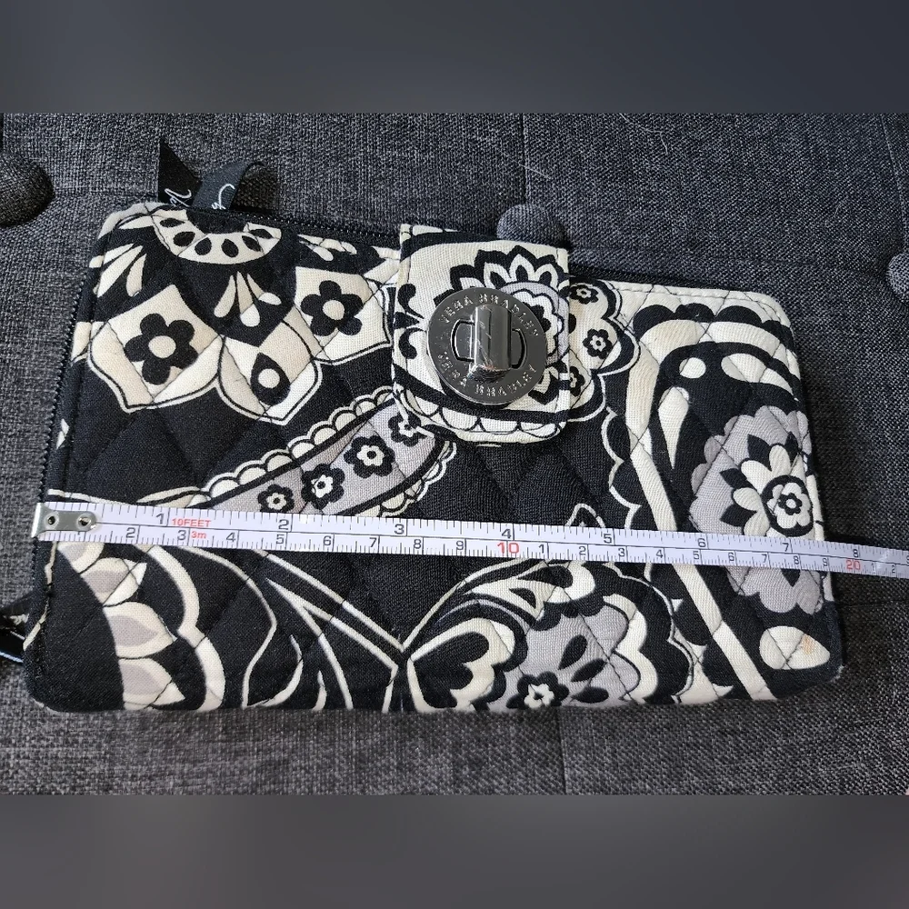 Preowned Vera Bradley black and white kisslock‎ wallet - Picture 5 of 14